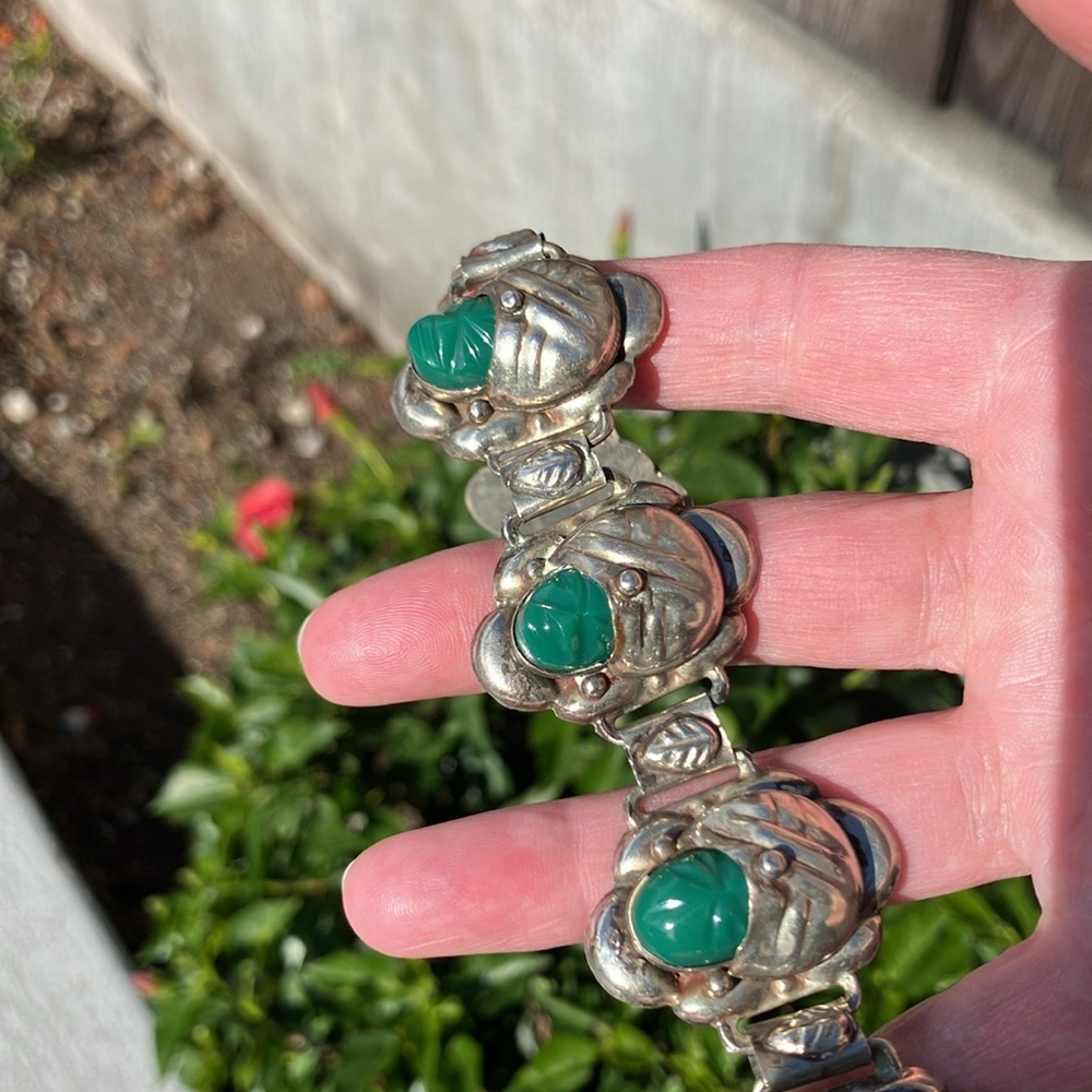 Unique MCM Mexico Silver and Green Carved Mask & Headdress Bracelet - Picture 5 of 13